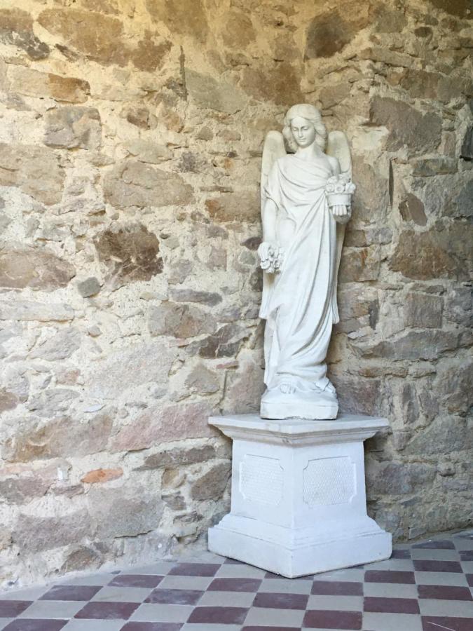 Chateau De Villeneuve - Montolieu 외부 사진